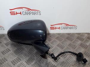 Gebruikte Buitenspiegel rechts Opel Corsa D 1.2 16V Prijs € 14,00 Margeregeling aangeboden door SH Carparts