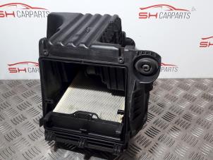 Gebruikte Luchtfilterhuis Mercedes B (W245) 1.7 B-170 16V Prijs € 35,00 Margeregeling aangeboden door SH Carparts