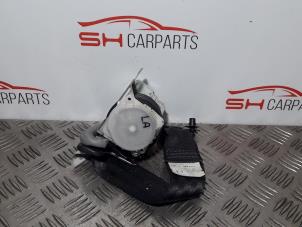 Gebruikte Veiligheidsgordel links-achter Toyota Yaris II (P9) Prijs € 10,00 Margeregeling aangeboden door SH Carparts