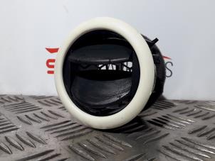 Gebruikte Luchtrooster Dashboard Ford Ka II 1.2 Prijs € 14,00 Margeregeling aangeboden door SH Carparts