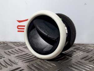 Gebruikte Luchtrooster Dashboard Ford Ka II 1.2 Prijs € 14,00 Margeregeling aangeboden door SH Carparts