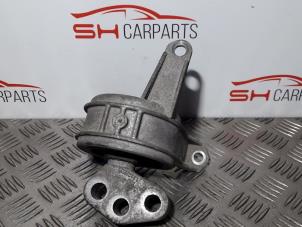 Gebruikte Versnellingsbak Steun Opel Astra H SW (L35) 1.7 CDTi 16V Prijs € 14,00 Margeregeling aangeboden door SH Carparts