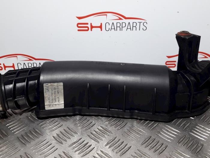Gebruikte Intercooler Buis Mercedes SLK (R171) 1.8 200 K 16V Prijs € 40,00 Margeregeling aangeboden door SH Carparts