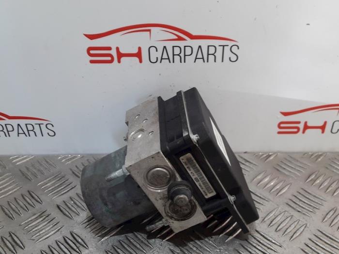 Gebruikte ABS Pomp Audi A4 (B7) 2.0 TDI 16V Prijs € 56,00 Margeregeling aangeboden door SH Carparts
