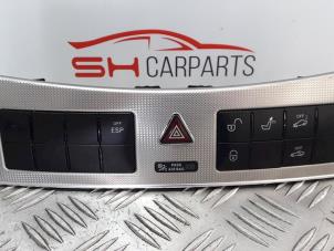 Gebruikte Schakelaar Mercedes CLK (C209) 1.8 200 K 16V Prijs € 40,00 Margeregeling aangeboden door SH Carparts