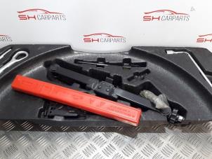 Gebruikte Krikset Mercedes ML II (164/4JG) 3.0 ML-280 CDI 4-Matic V6 24V Prijs € 60,00 Margeregeling aangeboden door SH Carparts