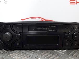 Gebruikte Radio CD Speler Mercedes C (W203) 2.0 C-200K 16V Prijs € 150,00 Margeregeling aangeboden door SH Carparts