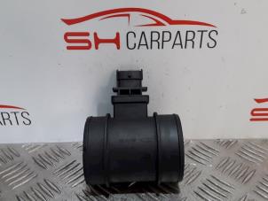 Gebruikte Luchtmassameter Opel Corsa D 1.3 CDTi 16V ecoFLEX Prijs € 14,00 Margeregeling aangeboden door SH Carparts