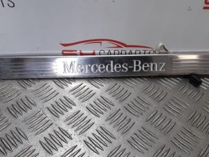 Gebruikte Voorinstap rechts Mercedes A (W176) 1.6 A-200 16V Prijs € 50,00 Margeregeling aangeboden door SH Carparts
