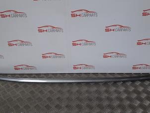 Gebruikte Daklijst rechts BMW 5 serie (E60) 530d 24V Prijs op aanvraag aangeboden door SH Carparts