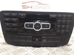 Gebruikte Radio CD Speler Mercedes B (W246) 1.6 B-180 BlueEFFICIENCY Turbo 16V Prijs € 200,00 Margeregeling aangeboden door SH Carparts