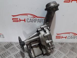 Gebruikte Oliepomp Mercedes A (W176) 1.5 A-160 CDI, A-160d 16V Prijs € 45,00 Margeregeling aangeboden door SH Carparts