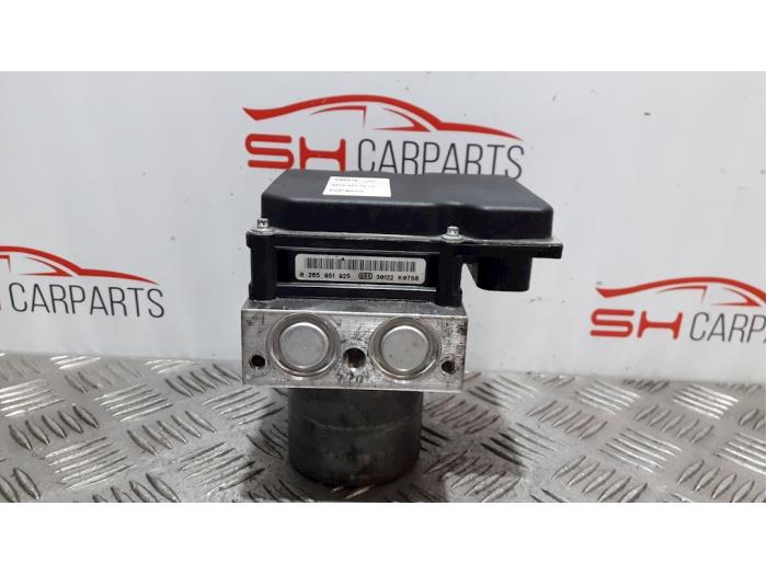 Gebruikte ABS Pomp Mercedes E (C207) E-200 CGI 16V BlueEfficiency Prijs € 50,00 Margeregeling aangeboden door SH Carparts