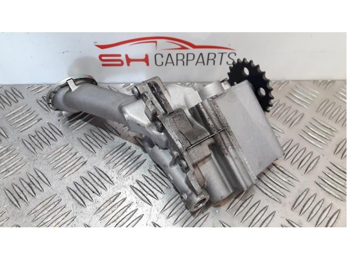 Gebruikte Oliepomp Mercedes A (W176) 1.5 A-180 CDI, A-180d 16V Prijs € 45,00 Margeregeling aangeboden door SH Carparts