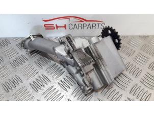 Gebruikte Oliepomp Mercedes A (W176) 1.5 A-180 CDI, A-180d 16V Prijs € 45,00 Margeregeling aangeboden door SH Carparts