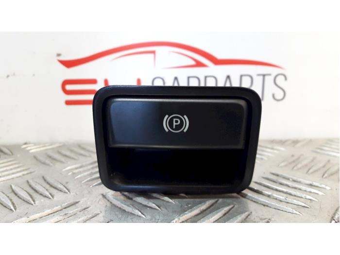 Gebruikte Handrem schakelaar Mercedes B (W246/W242) 1.5 B-180 CDI,d 16V Prijs € 10,00 Margeregeling aangeboden door SH Carparts