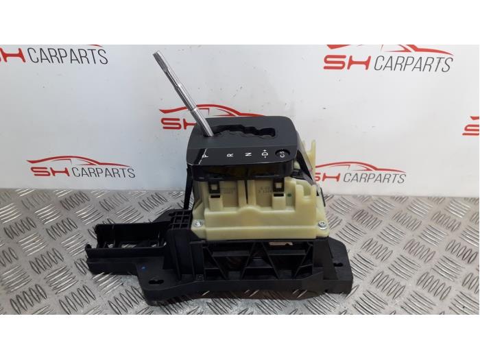 Selectiehendel automaat van een Mercedes-Benz A (W169) 1.5 A-150 2009