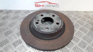 Gebruikte Remschijf achter Mercedes GLA (156.9) 1.6 180 16V Prijs € 40,00 Margeregeling aangeboden door SH Carparts