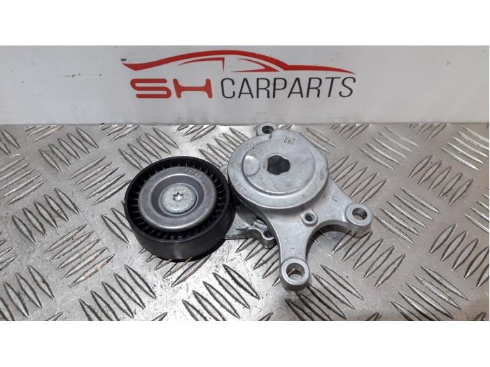 Gebruikte Spanner multiriem Mercedes GLA (156.9) 1.6 180 16V Prijs € 20,00 Margeregeling aangeboden door SH Carparts
