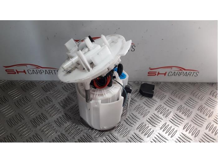Gebruikte Brandstofpomp Elektrisch Mercedes C (C205) C-200 2.0 16V Prijs € 50,00 Margeregeling aangeboden door SH Carparts