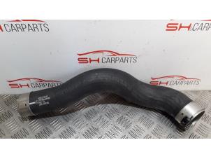 Gebruikte Intercooler Slang Mercedes A (W176) 1.5 A-180 CDI, A-180d 16V Prijs € 25,00 Margeregeling aangeboden door SH Carparts