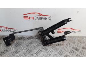 Gebruikte Steun (diversen) Mercedes A (177.0) 1.5 A-180d Prijs € 20,00 Margeregeling aangeboden door SH Carparts