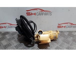 Gebruikte Opvoerpomp Mercedes C (W205) C-200 1.6 CDI BlueTEC, C-200 d 16V Prijs € 40,00 Margeregeling aangeboden door SH Carparts