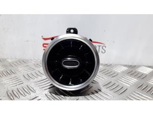 Gebruikte Luchtrooster Dashboard Mercedes A (177.0) 1.5 A-180d Prijs € 25,00 Margeregeling aangeboden door SH Carparts