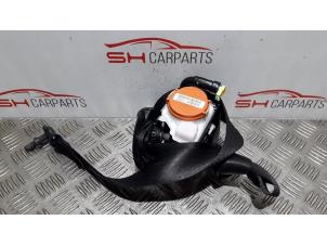 Gebruikte Veiligheidsgordel rechts-voor Mercedes A (177.0) 1.5 A-180d Prijs € 140,00 Margeregeling aangeboden door SH Carparts