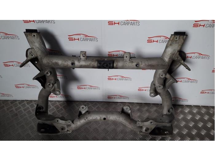 Subframe van een Mercedes-Benz E (W212) E-220 CDI 16V BlueEfficiency 2013