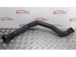 Gebruikte Intercooler Buis Mercedes B (W245) 2.0 B-180 CDI 16V Prijs € 30,00 Margeregeling aangeboden door SH Carparts