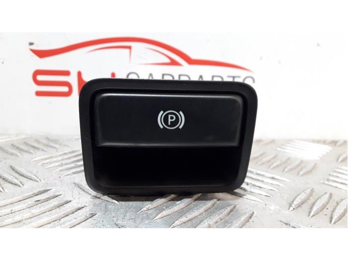 Gebruikte Schakelaar handrem Mercedes B (W246/W242) 1.5 B-180 CDI,d 16V Prijs € 10,00 Margeregeling aangeboden door SH Carparts