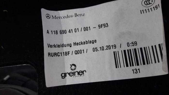 Hoedenplank van een Mercedes-Benz CLA (118.3) 1.3 CLA-180 Turbo 16V 2019