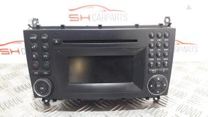 Gebruikte Radio CD Speler Mercedes CLC (C203) 1.8 200 Kompressor 16V Prijs € 150,00 Margeregeling aangeboden door SH Carparts