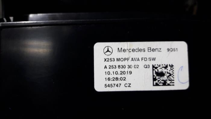 Luchtrooster achter van een Mercedes-Benz GLC (X253) 2.0 300 16V EQ Boost 4-Matic 2019