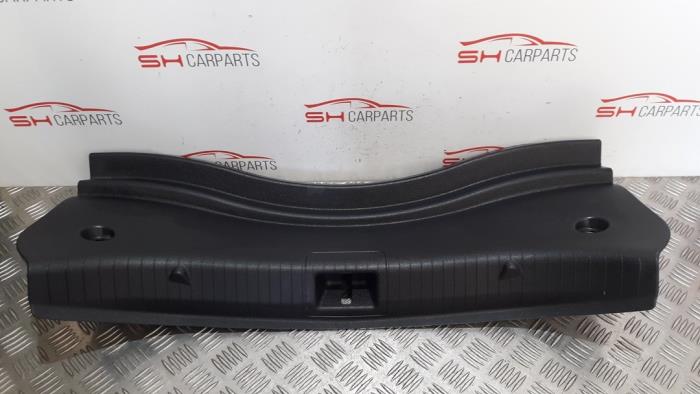 Gebruikte kofferdeksel bekleding Mercedes CLA (117.3) 1.6 CLA-180 16V Prijs € 50,00 Margeregeling aangeboden door SH Carparts
