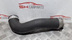 Gebruikte Intercooler Slang Mercedes ML III (166) 3.0 ML-350 BlueTEC V6 24V 4-Matic Prijs € 30,00 Margeregeling aangeboden door SH Carparts