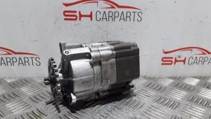 Gebruikte Oliepomp Mercedes C (C205) C-220d 2.0 Turbo 16V Prijs € 20,00 Margeregeling aangeboden door SH Carparts