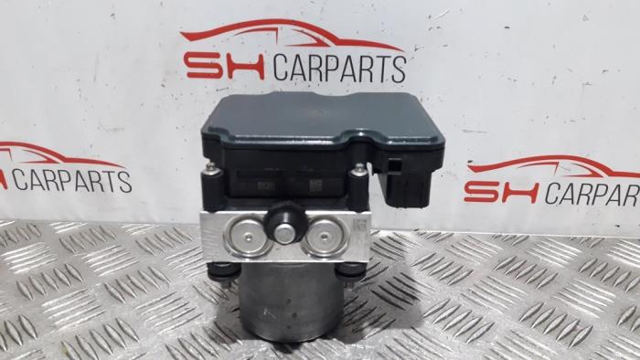 Gebruikte ABS Pomp Mercedes A (177.0) 1.5 A-180d Prijs € 150,00 Margeregeling aangeboden door SH Carparts