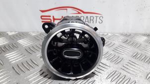 Gebruikte Luchtrooster Dashboard Mercedes A (177.0) 1.5 A-180d Prijs € 25,00 Margeregeling aangeboden door SH Carparts