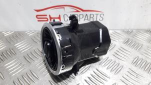 Gebruikte Luchtrooster Dashboard Mercedes A (177.0) 1.5 A-180d Prijs € 25,00 Margeregeling aangeboden door SH Carparts