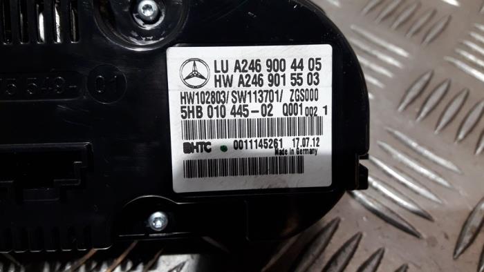 Kachel Bedieningspaneel van een Mercedes-Benz B (W246,242) 1.8 B-180 CDI BlueEFFICIENCY 16V 2012