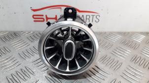 Gebruikte Luchtrooster Dashboard Mercedes A (177.0) 1.5 A-180d Prijs € 30,00 Margeregeling aangeboden door SH Carparts