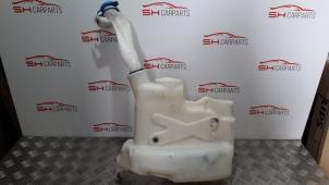 Gebruikte Ruitensproeiertank voor Mercedes ML II (164/4JG) 3.0 ML-280 CDI 4-Matic V6 24V Prijs € 20,00 Margeregeling aangeboden door SH Carparts