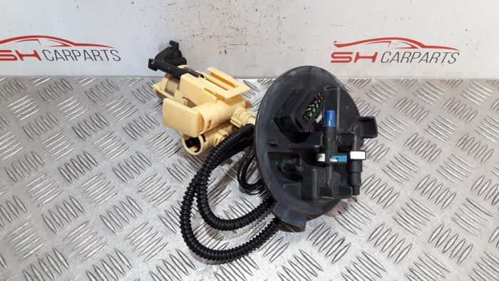 Gebruikte Opvoerpomp Mercedes C (W205) C-200 1.6 CDI BlueTEC, C-200 d 16V Prijs € 17,50 Margeregeling aangeboden door SH Carparts