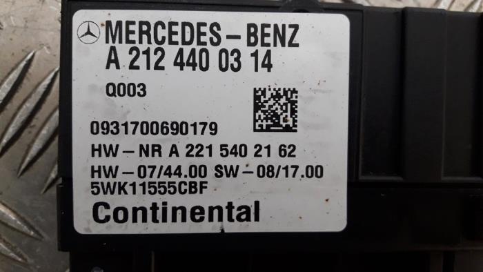 ADM brandstof module van een Mercedes-Benz C (W204) 2.2 C-220 CDI 16V BlueEFFICIENCY 2009