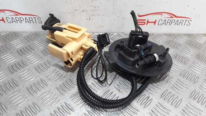 Gebruikte Tank element Pomp Mercedes C (W205) C-200 1.6 CDI BlueTEC, C-200 d 16V Prijs € 17,50 Margeregeling aangeboden door SH Carparts