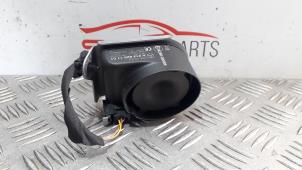 Gebruikte Alarm sirene Mercedes A (177.0) 1.3 A-180 Turbo 16V Prijs € 100,00 Margeregeling aangeboden door SH Carparts