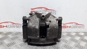 Gebruikte Remklauw (Tang) links-voor Mercedes C (W204) 2.2 C-180 CDI 16V BlueEFFICIENCY Prijs € 30,00 Margeregeling aangeboden door SH Carparts