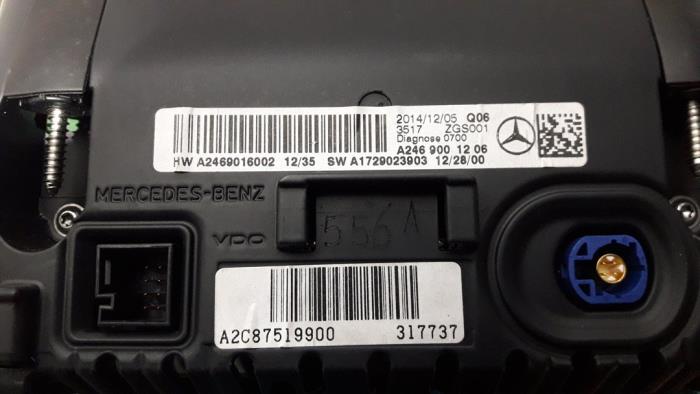 Navigatie Display van een Mercedes-Benz A (W176) 2.2 A-220 CDI 16V 2015